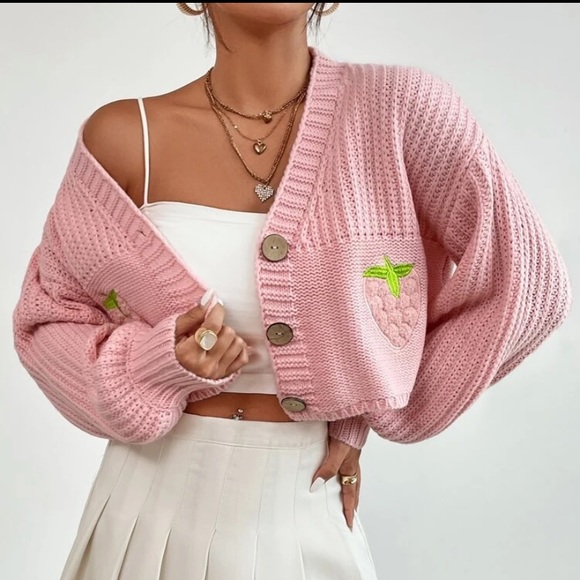 Cute strawberry cropped cardigan - Picture 6 of 6